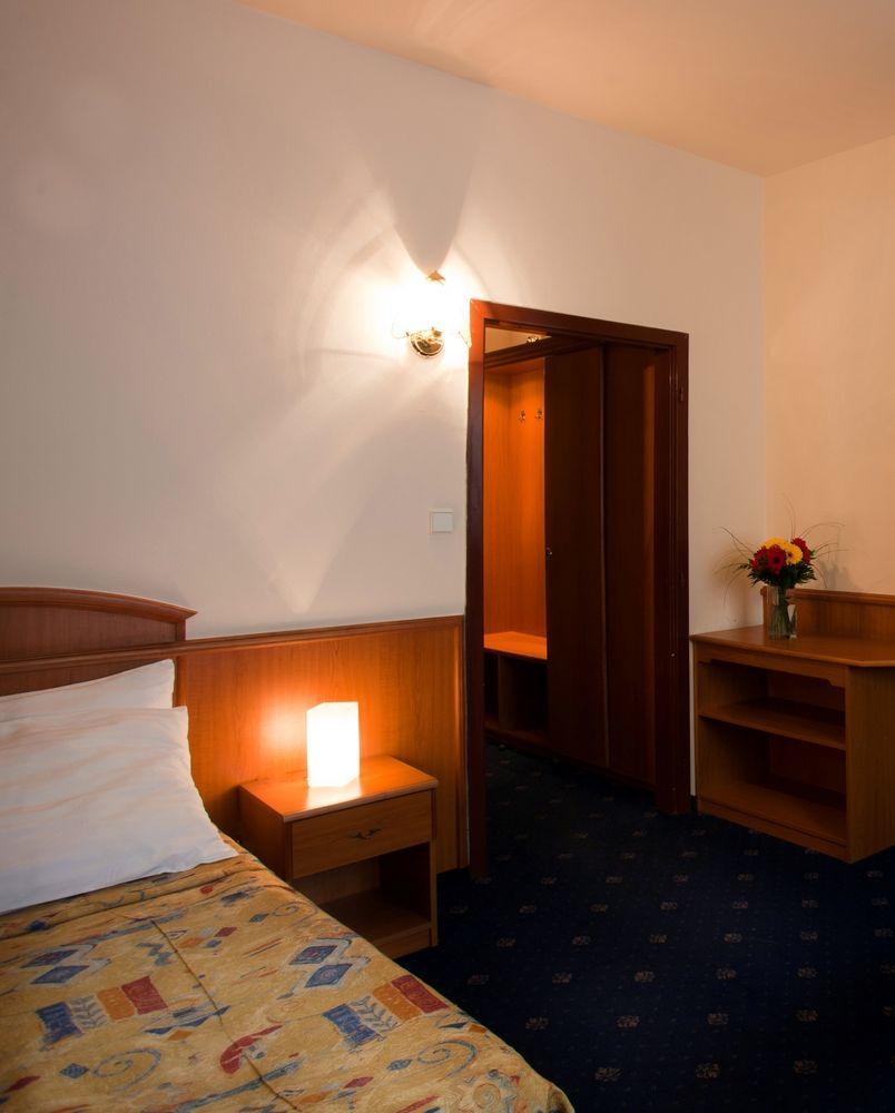 Hotel Kavalir Prag Exterior foto