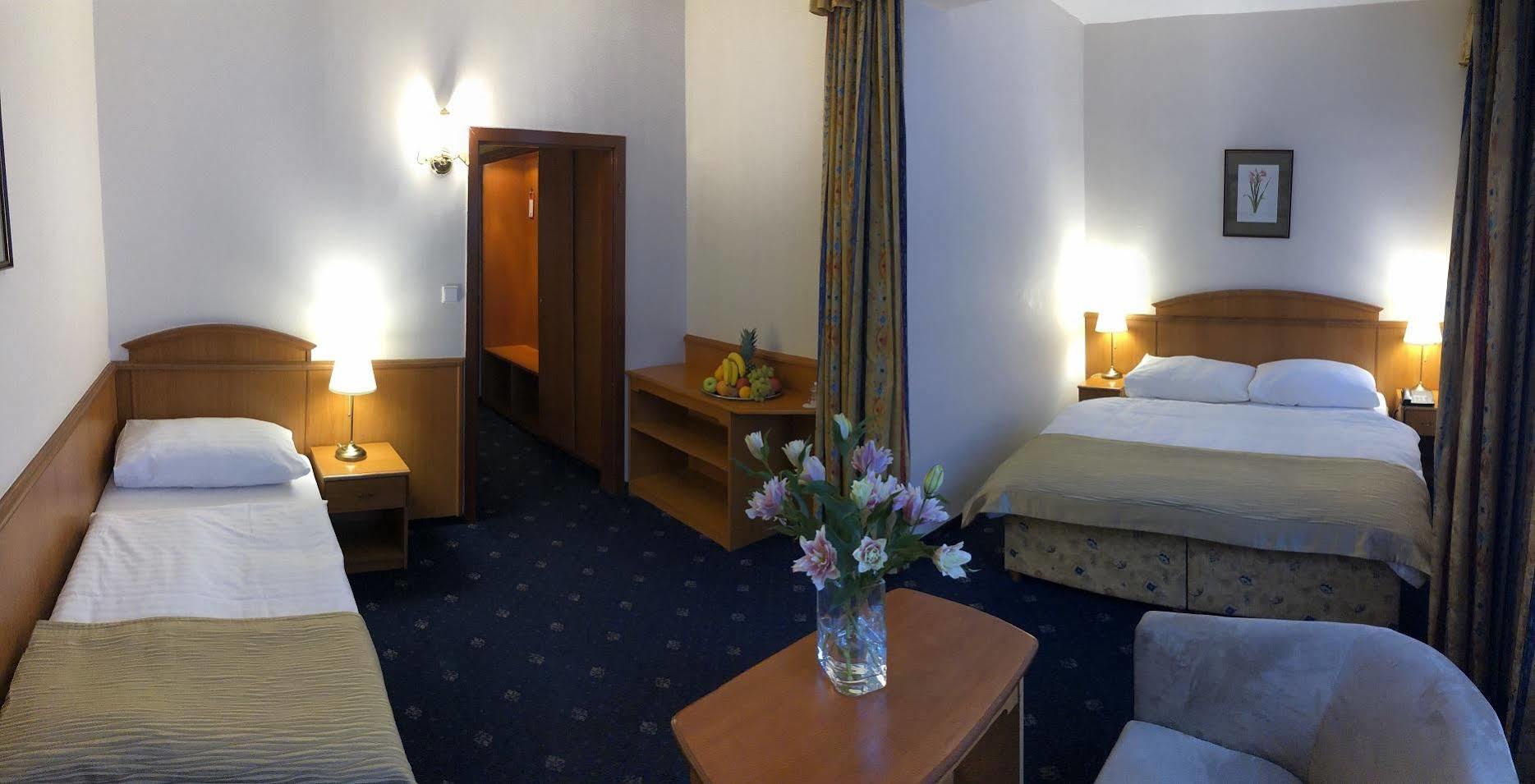 Hotel Kavalir Prag Exterior foto